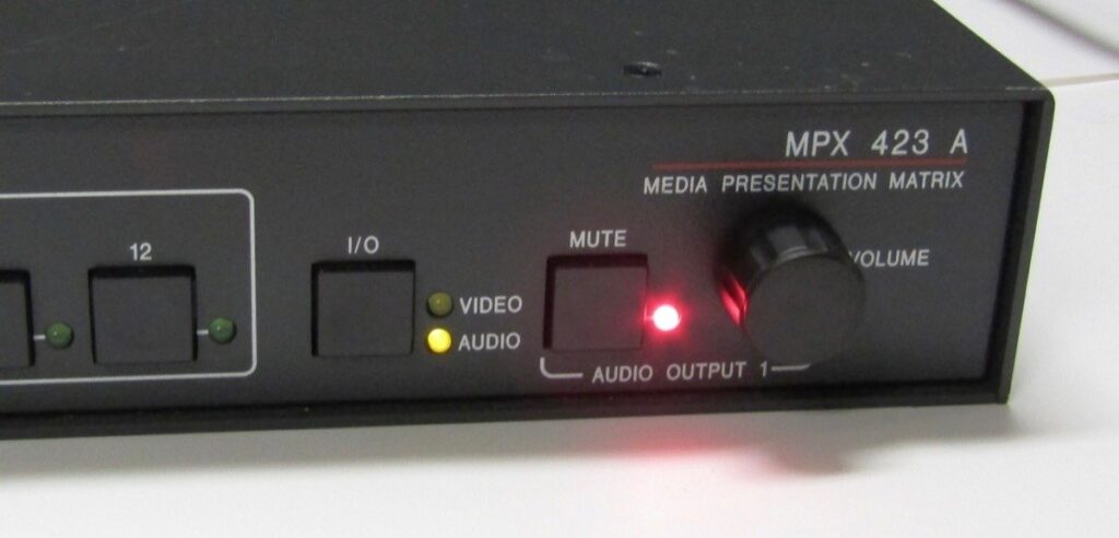 Extron MPX 423 A Media Presentation Matrix Selector Video Switcher VGA - Image 2