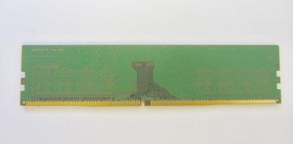 Samsung 8GB PC4-19200 2400MHz DDR4 SDRAM Desktop Memory M378A1K43CB2-CRC - Image 2
