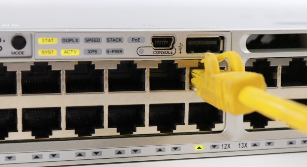 Cisco Catalyst 3850 48 PoE+ WS-C3850-48F-S Gigabit Network Switch - Image 3