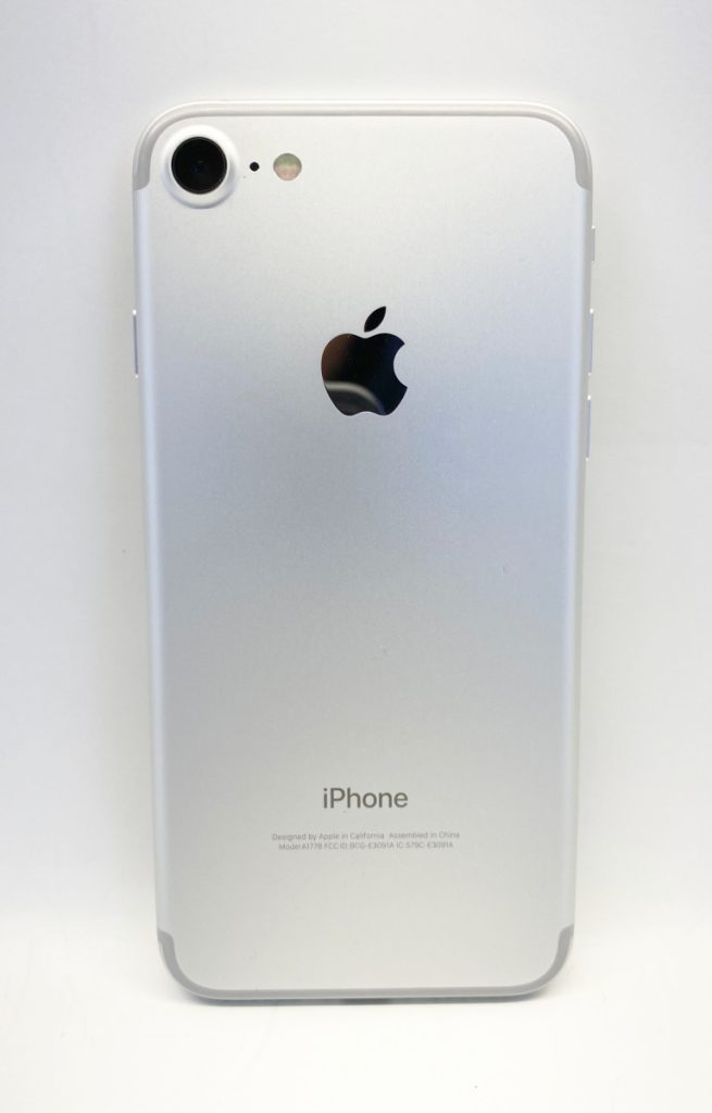 Apple iPhone 7 A1660 128GB Silver Unlocked Cell Phone MNAK2LL/A