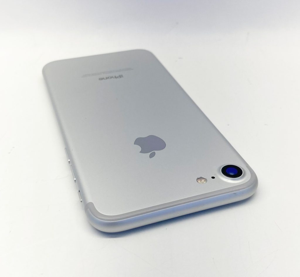 Apple iPhone 7 A1660 128GB Silver Unlocked Cell Phone MNAK2LL/A