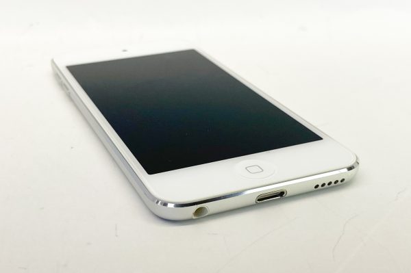 Apple iPod Touch 16GB 6th Generation Silver A1574 MKH42LL/A