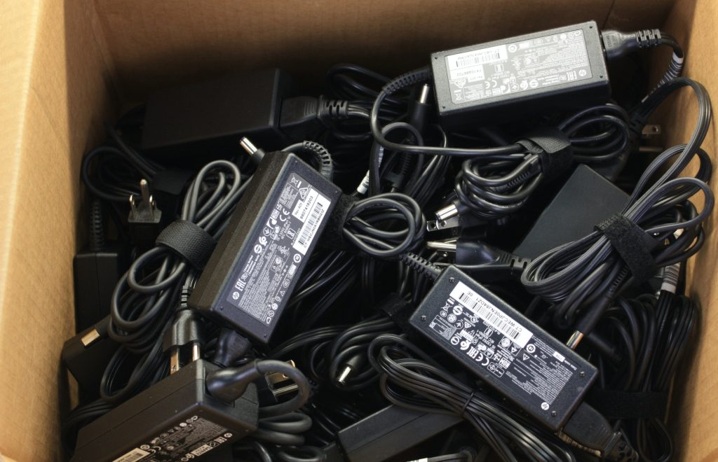 Lot of 25 HP AC Adapters 19.5V 3.33A 65W 7.4mm with Power Cables 756413-001