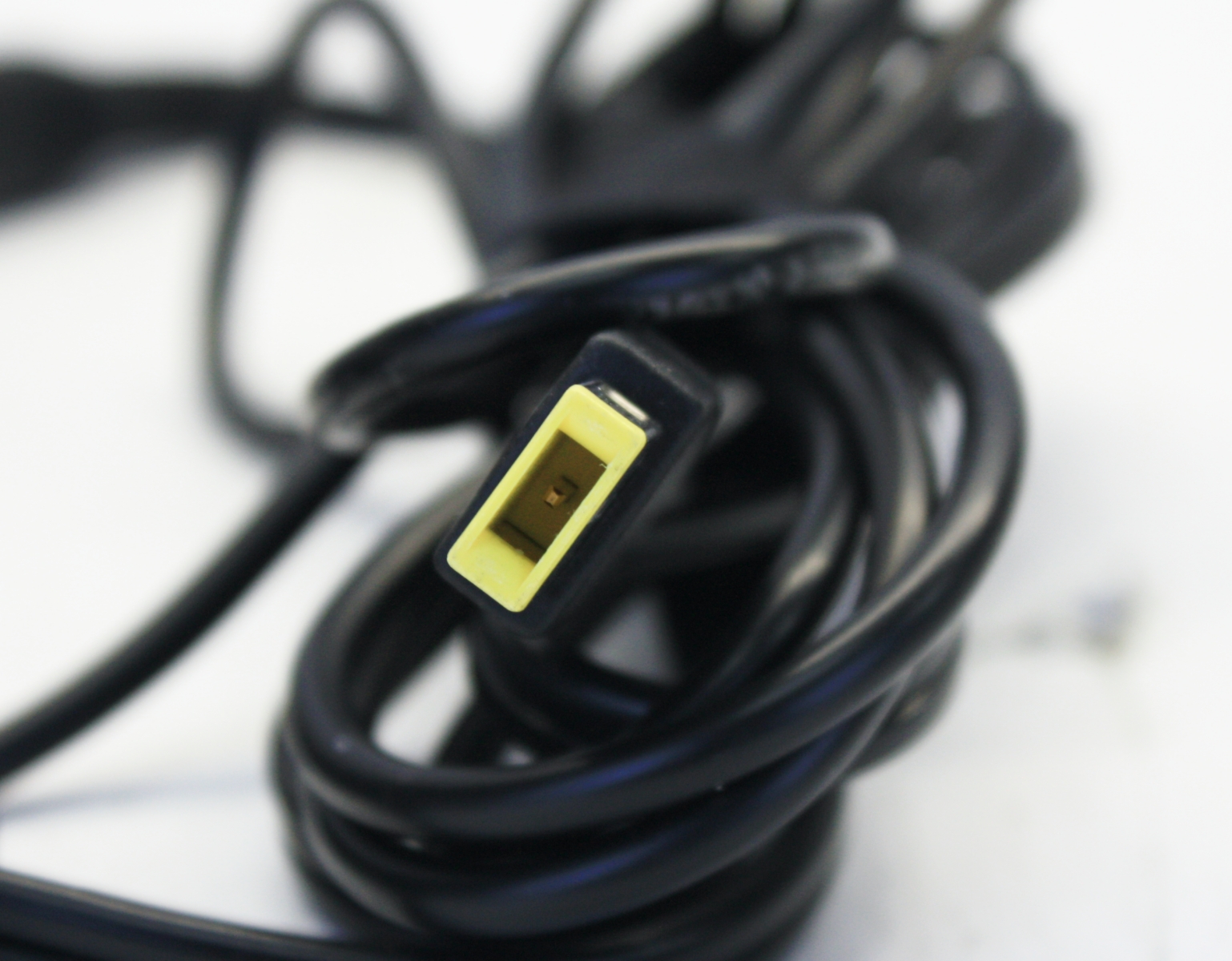 Lot of 2 Genuine Lenovo AC Adapter 135W 20V 6.75A with Power Cables - Image 6