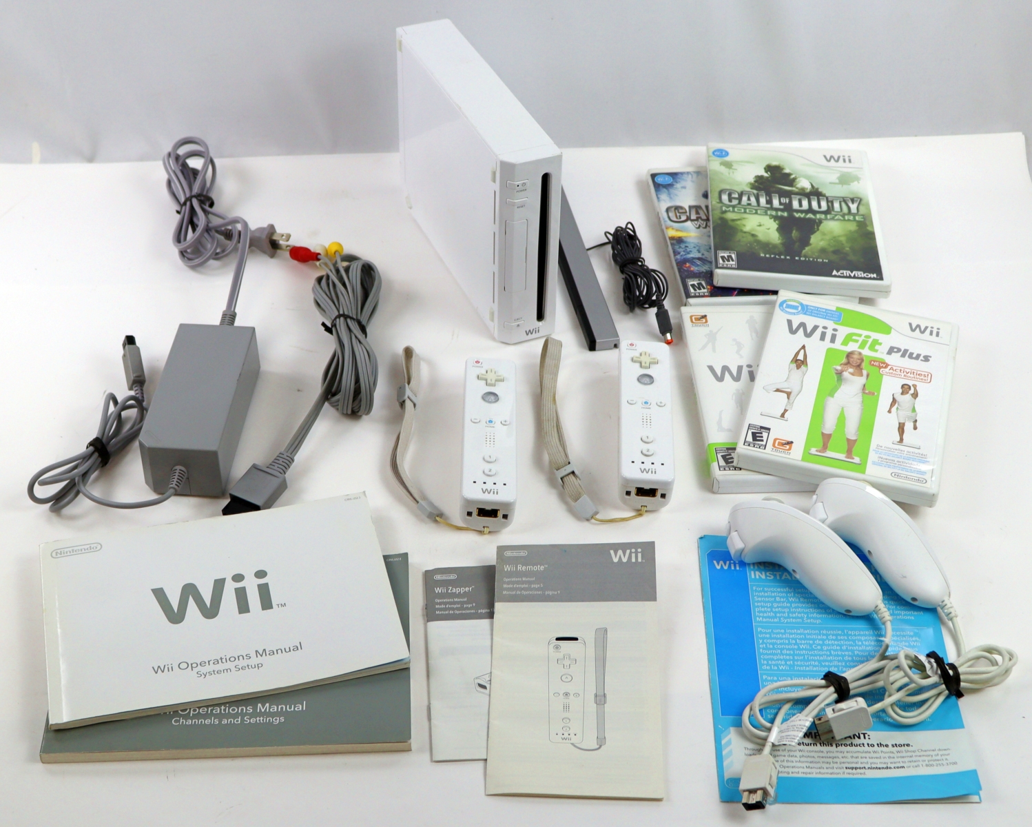 Nintendo Wii RVL-001 with Wiimotes Balance Board Call of Duty Wii