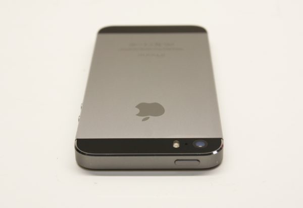 Apple iPhone 5s 16GB Network Unlocked Space Grey A1533 ME341LL/A