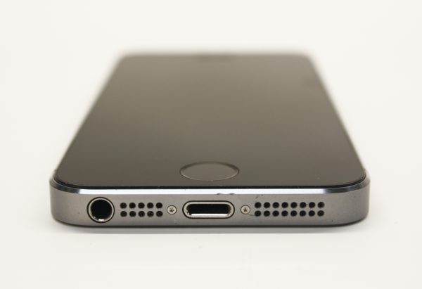 Apple iPhone 5s 16GB Network Unlocked Space Grey A1533 ME341LL/A
