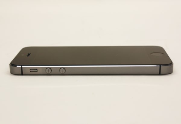 Apple iPhone 5s 16GB Network Unlocked Space Grey A1533 ME341LL/A