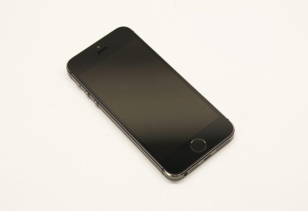 Apple iPhone 5s 16GB Network Unlocked Space Grey A1533 ME341LL/A