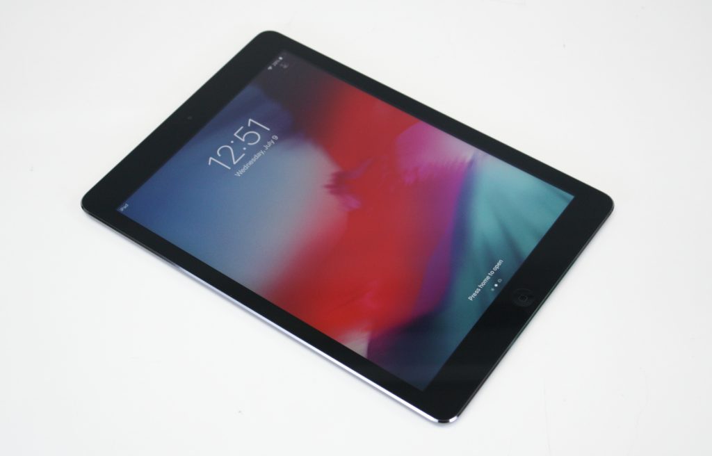 Apple iPad Air 1st Gen A1474 16GB 9.7" Wi-Fi Tablet Space Gray