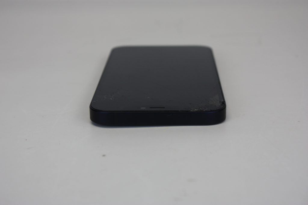 Apple iPhone 12 A2172 MGEF3LL/A 64GB *CRACKED* - Image 6
