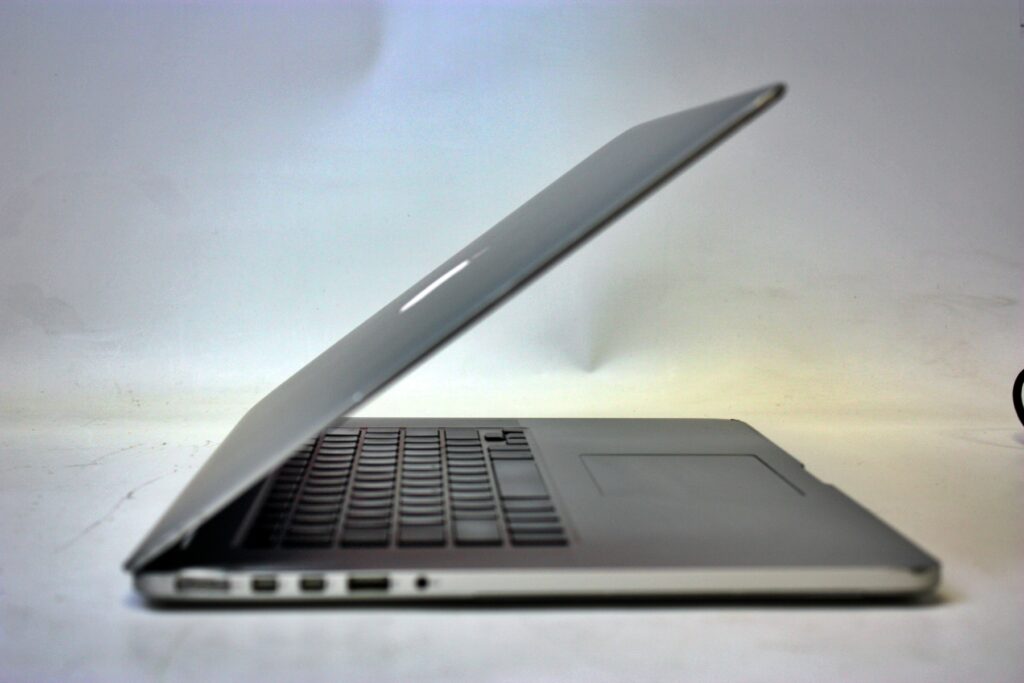 MacBook Pro 15" Retina Mid 2014 2.5GHz Intel Core i7 16GB 500 GB NVIDIA GeForce GT 750M - Image 2
