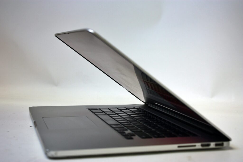 MacBook Pro 15" Retina Mid 2014 2.5GHz Intel Core i7 16GB 500 GB NVIDIA GeForce GT 750M - Image 3