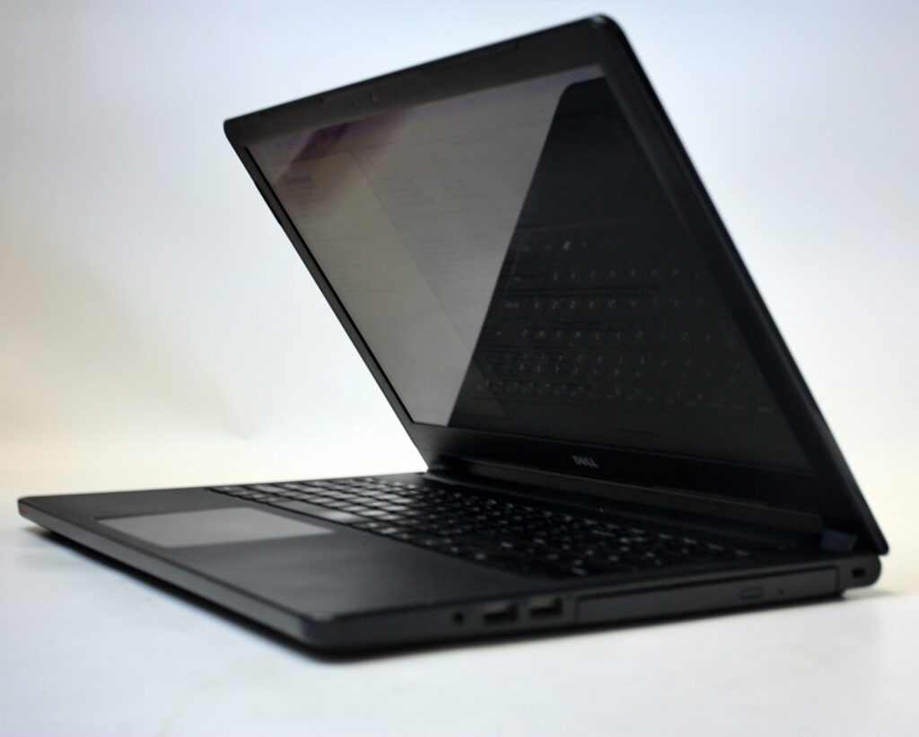 Dell Inspiron 5566 I3-7100U 8GB Ram 15.6" HD Display - Image 3