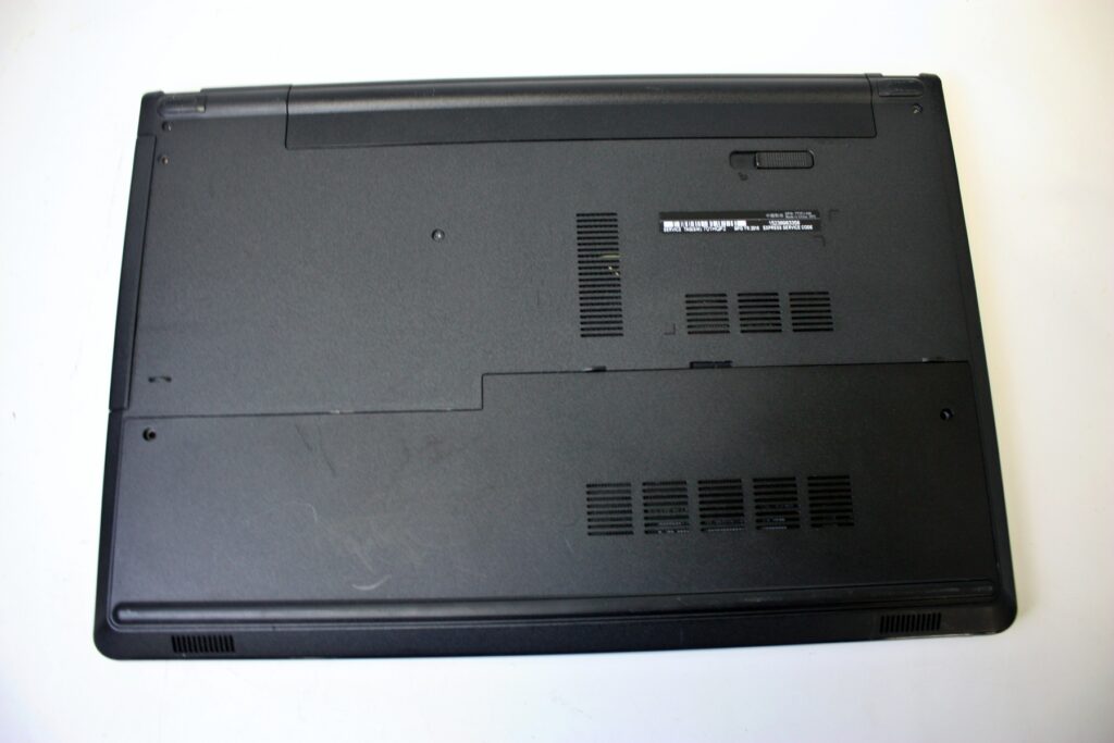 Dell Inspiron 5566 I3-7100U 8GB Ram 15.6" HD Display - Image 5