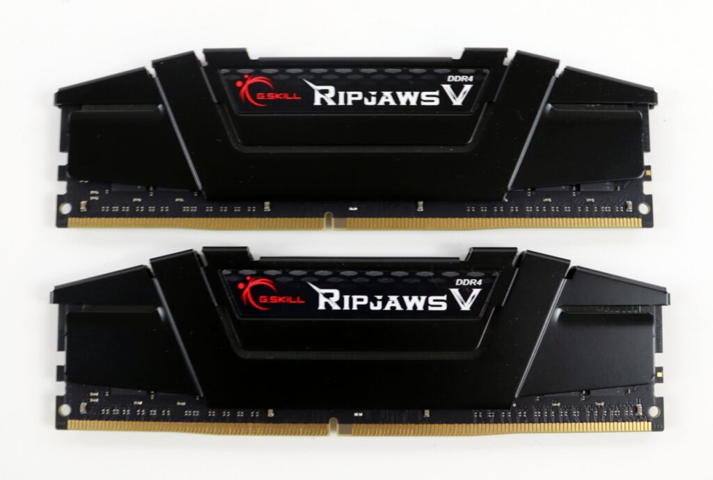 G.Skill RipJaws V 32GB(2x16GB) F4-3200C16D-32GVK 3200MHz DDR4 Memory