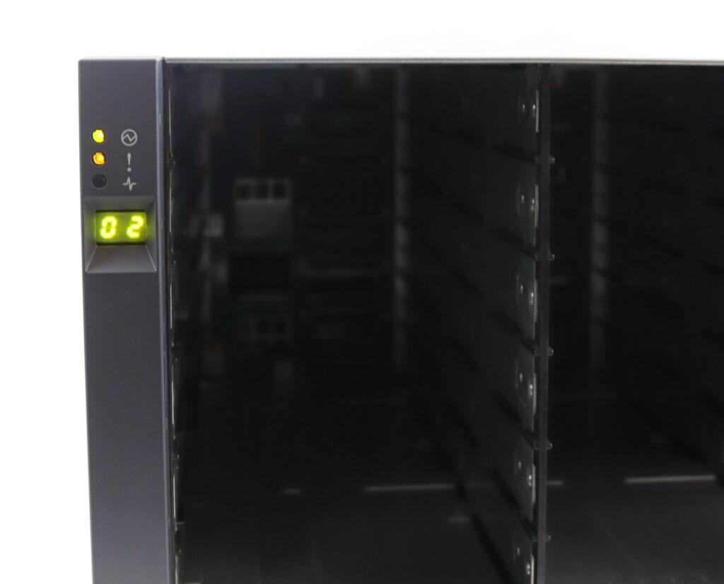 Netapp DS4486 NAJ-1101 48x 3.5" Storage Disk Shelf 2x IOM6 4x 750W - Image 2
