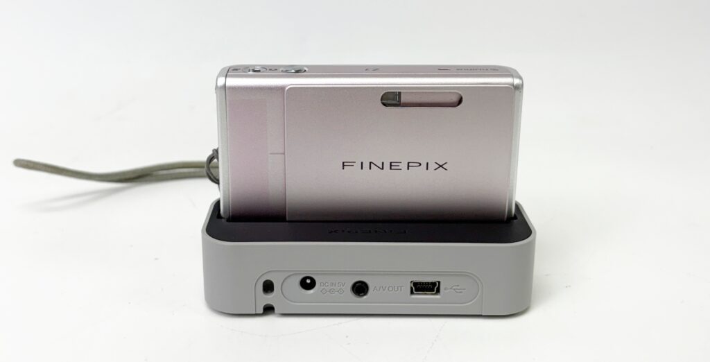 FUJIFILM FinePix Z3 Pink 5.1MP 3x Optical Zoom Digital Camera Dock 1GB