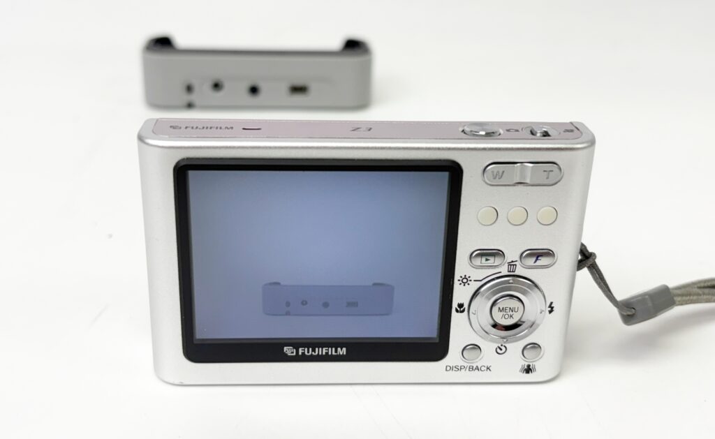 FUJIFILM FinePix Z3 Pink 5.1MP 3x Optical Zoom Digital Camera Dock 1GB - Image 6