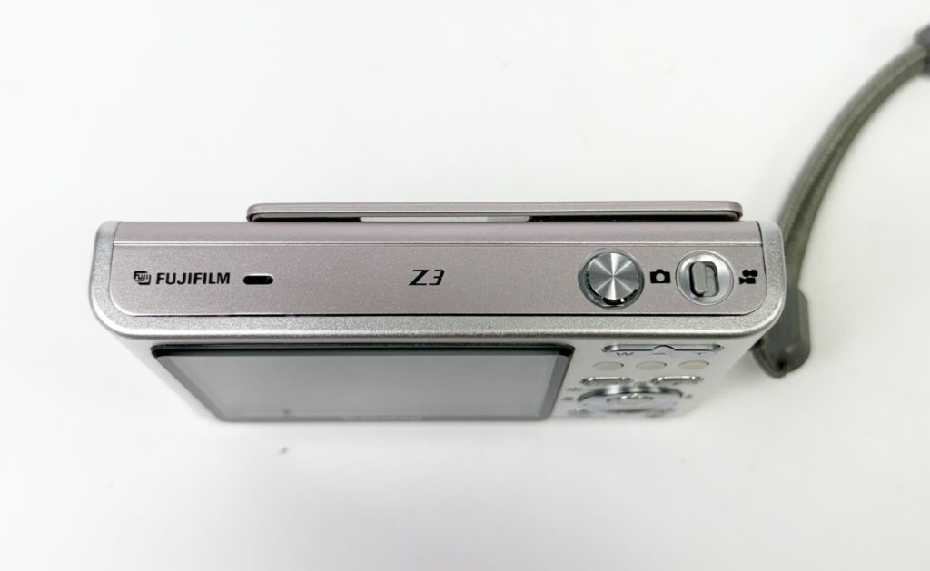 FUJIFILM FinePix Z3 Pink 5.1MP 3x Optical Zoom Digital Camera Dock 1GB - Image 7